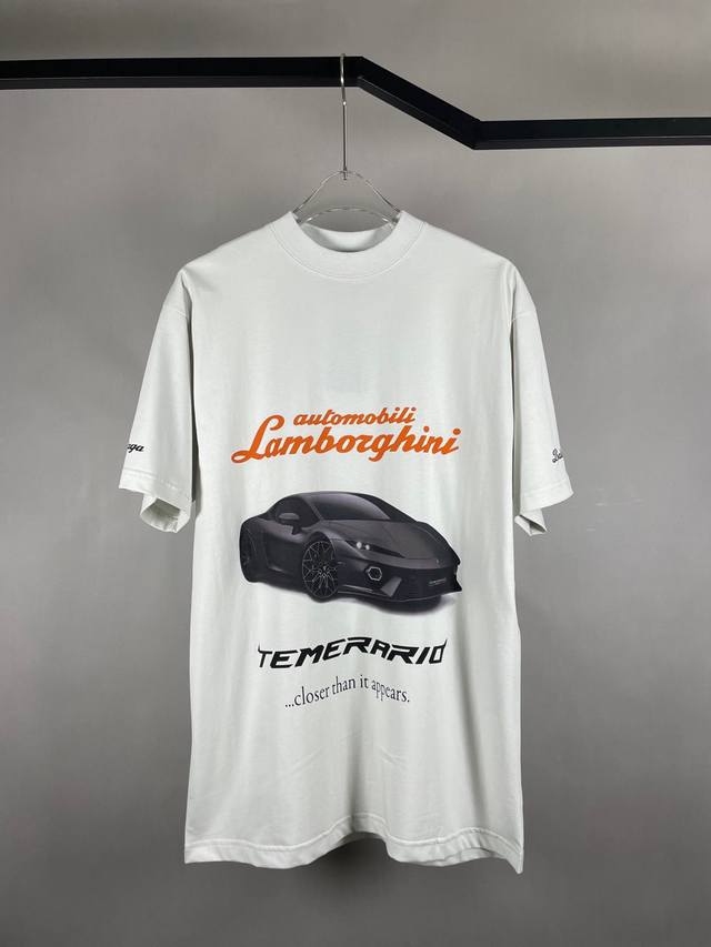 P170 Balenciaga 巴黎世家25Ss早春巴黎×兰博基尼联名汽车圆领短袖 面料采用原版定制定染全面双纱 手感柔软 舒适 印花采用电脑直喷图案字母清晰