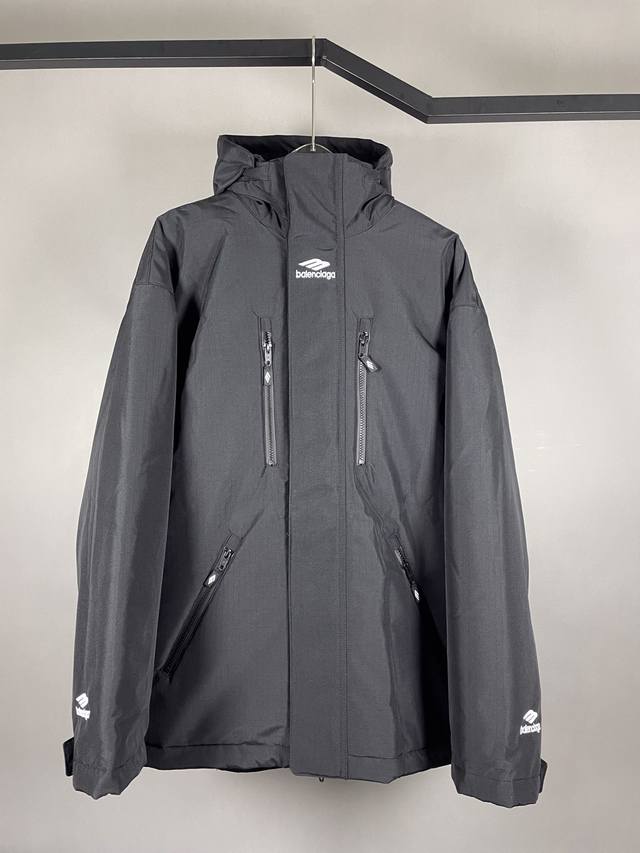 P730 Balenciaga 巴黎世家Fw Ksi滑雪系列 Icon暗格滑雪服冲锋衣 暗格科技防水科技 有效抵御水分的渗透 同时在面料的内部也添加了防水 实现