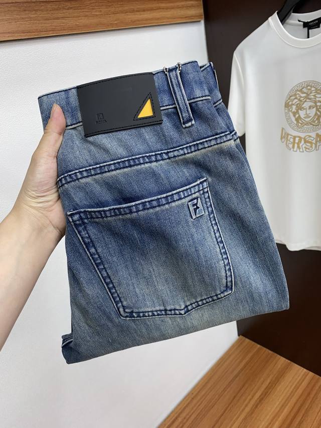 P280 芬迪 2025Ss早春 新品 原单男士水洗牛仔裤纯血统品 每季必出的类型，无需质疑的热卖王牌单品，符合四季最佳的搭配色号 整体的风格延续了Slp的基调