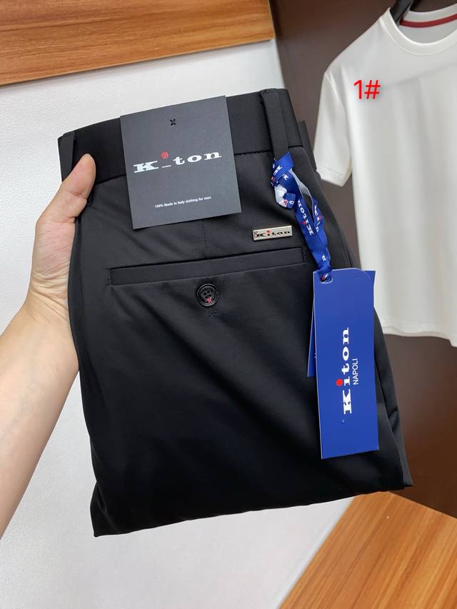 P270 Kiton 2025新款休闲西裤！意大利高端品牌 官网同步发售进口定制高端定制麻棉面料，触感柔软透气 三标齐全 细节无可挑剔，上身效果超棒，完美兼具商