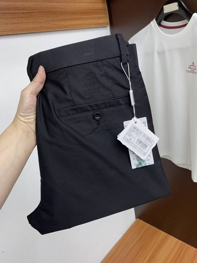 P200 Bc 2025Ss早春 新品 原单男士西装休闲裤 每季必出的类型，无需质疑的热卖王牌单品，符合四季最佳的搭配色号 整体的风格延续了Slp的基调，通体融