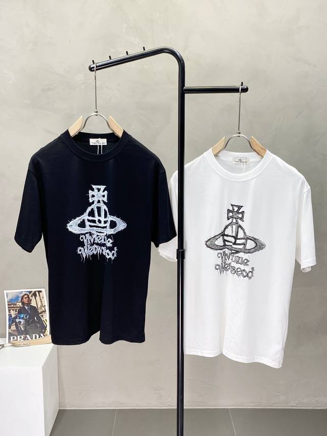 P210。Vivienne Westwood西太后独家专供新款原单男士休闲短袖 高端定制 高端版本 时尚百搭爆款进口面料 手感超柔软细腻 穿着亲肤舒适 高端精品