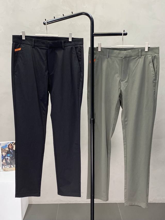 P270。Lp-Loro Piana诺悠翩雅独家专供新款春秋休闲裤高端版本！专柜定制面料 透气舒适度高，细节无可挑剔，品牌元素设计理念，体现高品质。手感细腻柔软