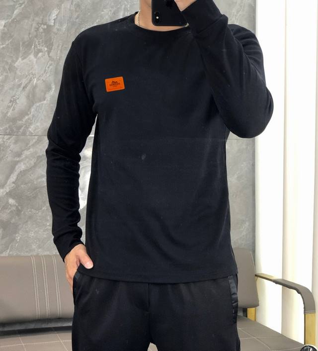 P170爱马仕 25Ss羊毛长袖打底衫，意大利原厂订单渠道，极具个性高级风，胸前品牌Logo图案设计最新时尚潮流人气产物驾到，又是一款简约高级的时尚单品，穿搭魅
