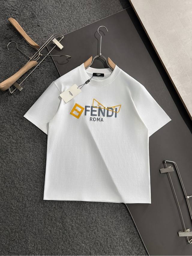 P200 Fd 2025Ss春夏最新款圆领时尚短袖T恤，官网同步，专柜纯棉面料！贴肤舒适，耐看又好穿，经典简约Logo设计，原厂工艺一丝不苟，型男必备单品 码数
