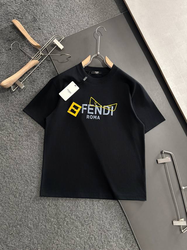 P200 ＦＤ 2025Ss春夏最新款圆领时尚短袖T恤，官网同步，专柜纯棉面料！贴肤舒适，耐看又好穿，经典简约Logo设计，原厂工艺一丝不苟，型男必备单品 码数