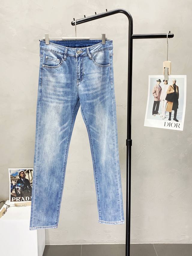P180 Dolce&Gabbana杜嘉班纳独家专供新款休闲牛仔裤高端版本 专柜定制面料 透气舒适度高，细节无可挑剔，品牌元素设计理念，体现高品质。手感细腻柔软