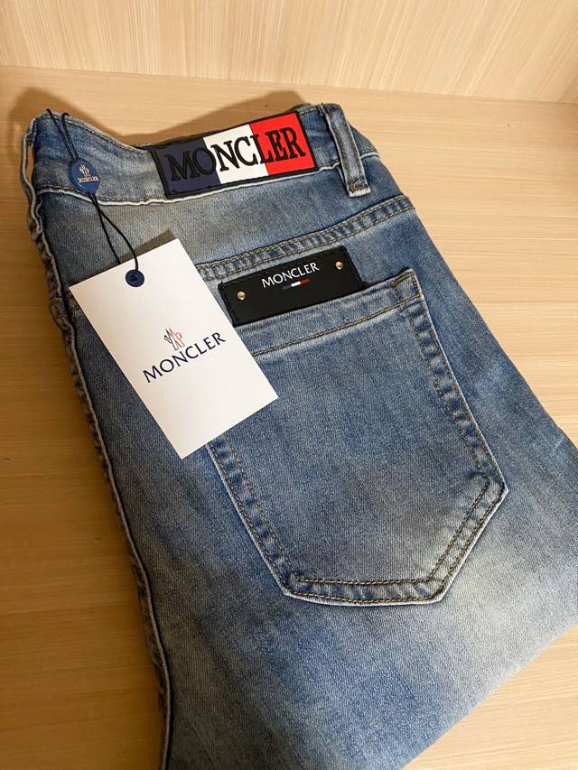 P170 Moncler 25Ss春夏新款专柜同款牛仔裤子，透气舒适休闲！高级感满满！细节精致高档，做工无可挑剔！原版高端面料很显高级！面料挺括抗皱耐磨，保暖利