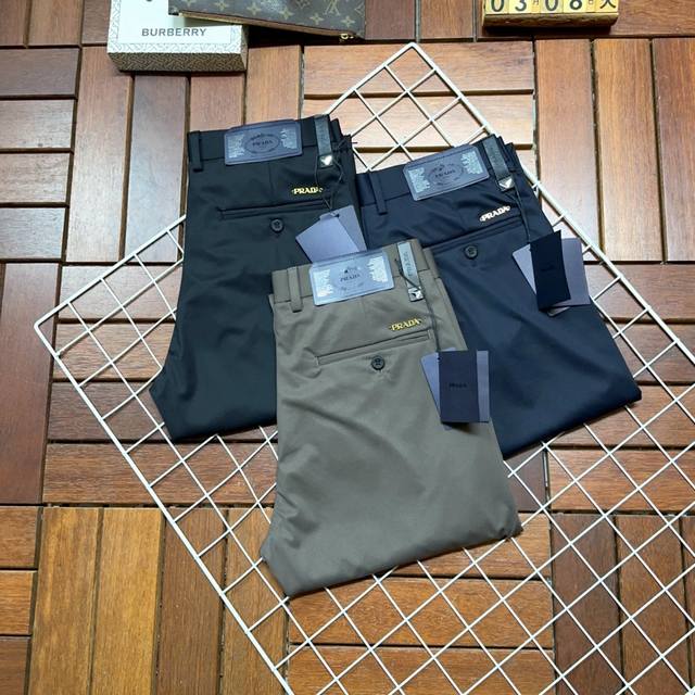 P260 Prada 普拉达 新款新品 专柜有售 实体店极品牛仔裤专柜原版1:1好货，适合各个年龄段。市场最高版本的欧洲进口面料。舒适柔软亲肤，上身效果超级棒时