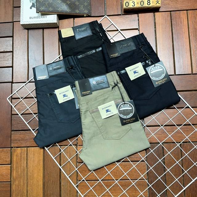 P260 Burberry 巴宝莉 新款新品 专柜有售 实体店极品牛仔裤专柜原版1:1好货，适合各个年龄段。市场最高版本的欧洲进口面料。舒适柔软亲肤，上身效果超