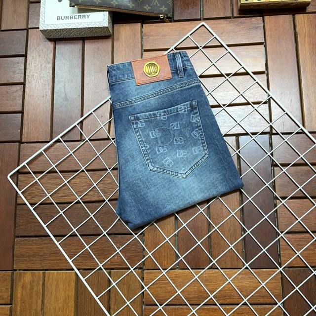 P260 Dg 杜嘉班纳 秋冬新款新品 专柜有售 实体店极品牛仔裤专柜原版1:1好货，适合各个年龄段。市场最高版本的欧洲进口面料。舒适柔软亲肤，上身效果超级棒时