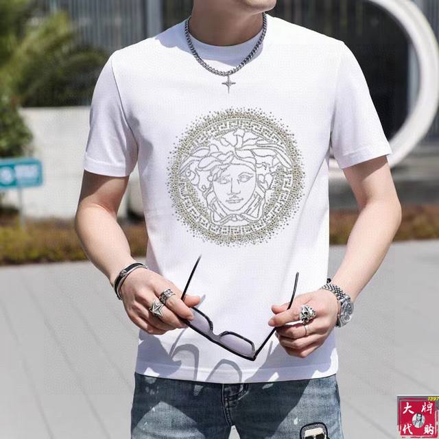 P210 Versace 范思哲 胖哥福音最大4Xl 穿200斤2550官网春夏最新款圆领时尚丝光棉短袖T恤，官网同步，专柜定制面料！贴肤舒适，丝滑透气，耐看又