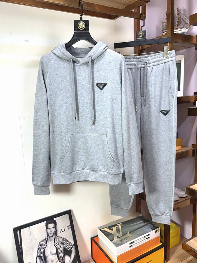 P460 狠货来袭 Prada 普拉达 秋冬季新款 专注官网原版 全新爆款开衫套装 原版1:1倾注顶级设计师的精心之作 就为一个贴合、完美的上身效果 全天然优质
