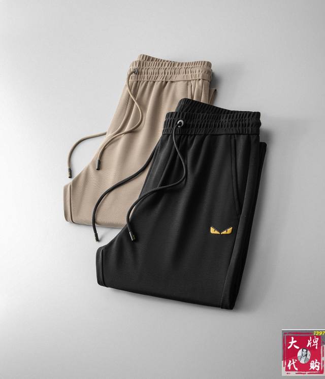 P230 Fendi 芬迪新品。订制高品质时尚松紧带休闲裤。超级百搭款。独家定制-进口高端高密度精棉面料，贴身舒适，超靓版型、上身显腿修长，內里，走线都无可挑剔
