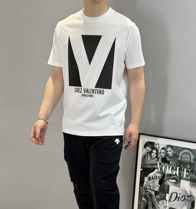 230 Valentin*华伦天-奴25S新款丝光棉T恤.小红书同步.高温烫画工艺.简单高级上身低调而不失奢华！190G丝光棉面料，经由微型针织立体工艺过程制作