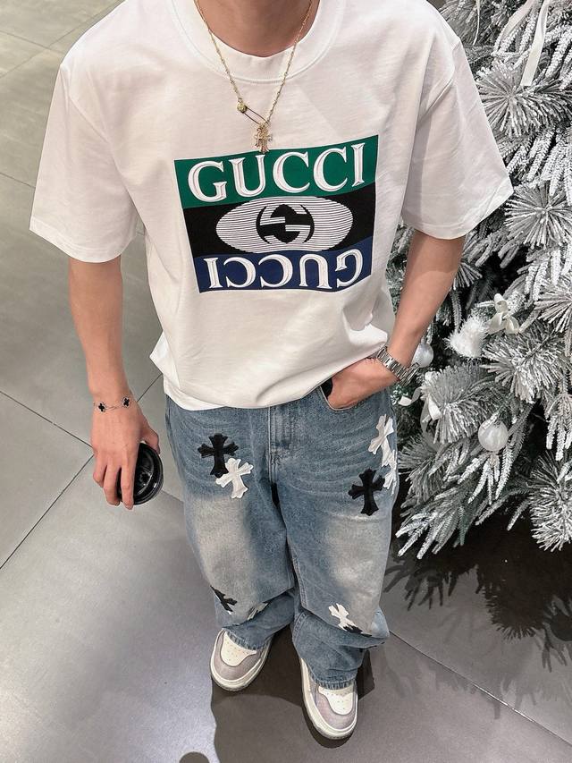 210 Gucc*潮牌25S新款圆领T恤.男女同款～潮人必备！胸前定制品牌图形烫画工艺.双层工艺色彩层次分明.减龄搭配.色彩搭配时尚好看.整体效果年轻有活力！高