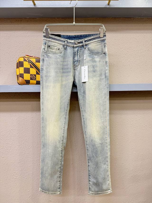P260 Dior迪奥 原单牛仔裤 2025新品，原版牛仔裤 原版重工打造，品牌经典Logo设计，三标齐全！原版五金辅料。专柜定制牛仔面料，完全对版专柜，欢迎专