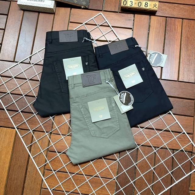 P260 Tomford爆款来袭 新款新品 专柜有售 实体店已极品休闲裤西裤专柜原版1:1好货，适合各个年龄段。市场最高版本的欧洲进口面料。舒适柔软亲肤，上身效