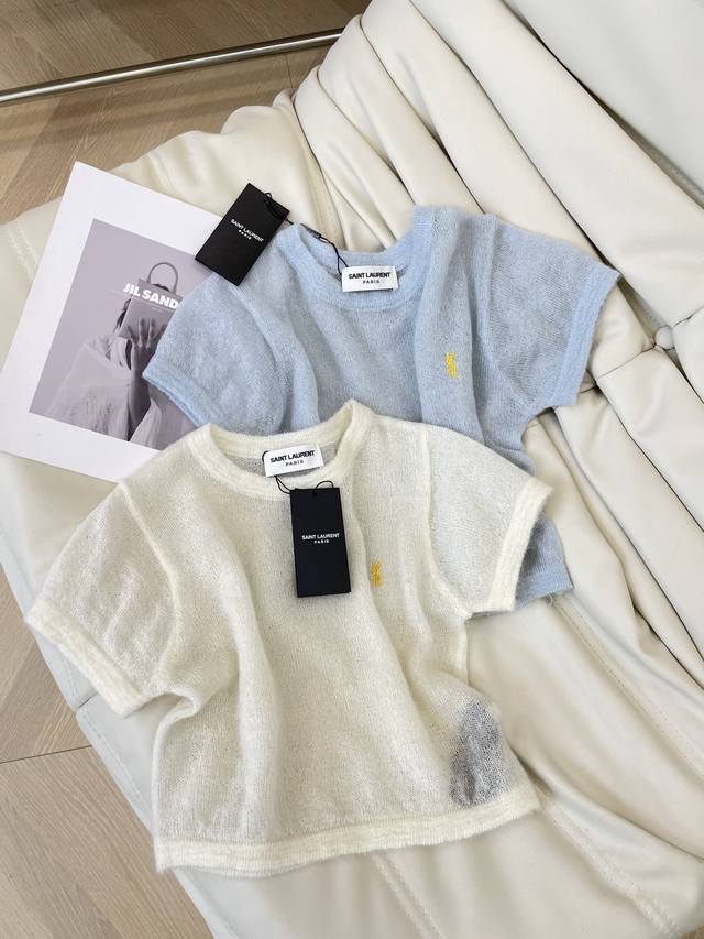 P30025春夏新款 Ysl 百搭短袖针织衫 面料轻薄透气 小短款设计 洋气百搭 不挑身穿材 修身有弹力 经典字母Logo 刺绣 推荐2色Sml 两色Sml