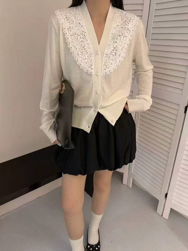 P200 30羊毛25春V领蕾丝标开衫
