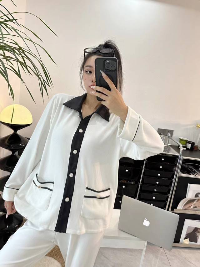 P290Chanel香奈儿新品睡衣 原单品质 时尚界惊叹之作，引领时尚先锋 羊绒棉面料， 做工精致时刻保持奢华质感 奢华经典设计 无可挑剔 简约时尚 从容百搭