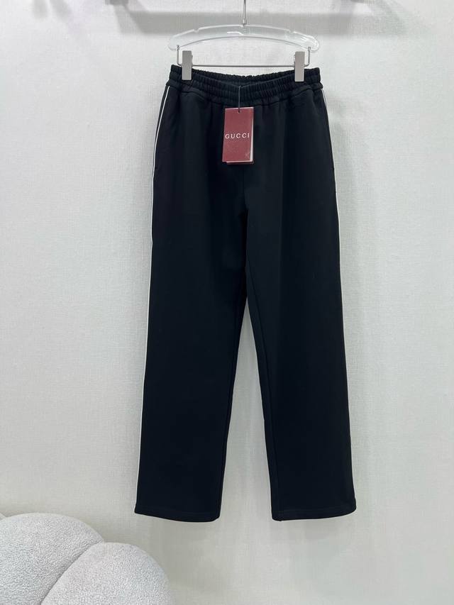P250Gucc* 25Ss早春新款 学院风运动休闲夹克 长裤 分开出售高版出品自买原版 一比一复刻 采用定制的运动风棉质面料，版型拿捏的非常好，双侧袖子和裤身