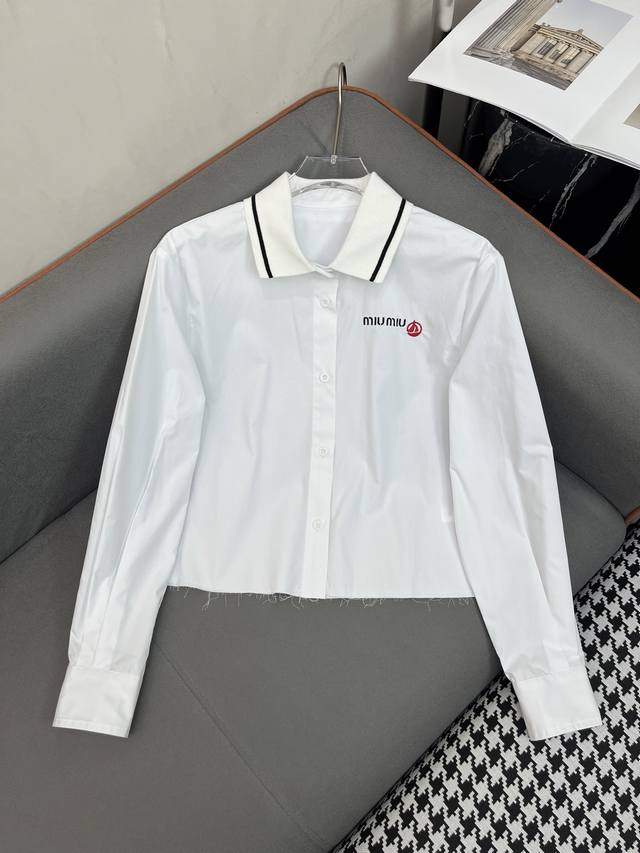 P300Miumi* 25Ss新款螺纹领长袖衬衫 字母绣花装饰 时尚简约 两色三码Smla807