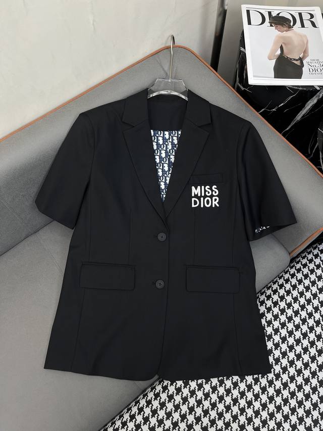P360Dio* 25Ss新款短袖西装外套 字母绣花装饰 时尚气质 单色三码Smla807