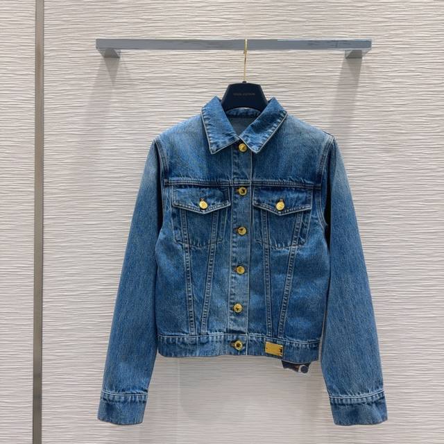 P380 P290 Louis Vuitto* 2025Ss新款 经典时尚牛仔 一如既往的高级有气质，都是不挑人的款！整体设计轻松彰显出迪家的高级感 看着就是上