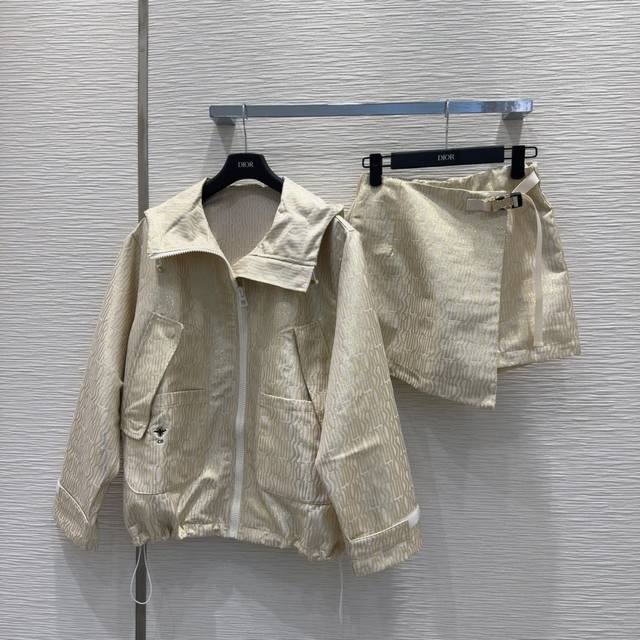 P400 P270 Christian Dio* 2025Ss新款 简约中流露出高奢 整件衣服做工更是非常精细！ 版型简单一目了然，美伦美幻 低调又要引人注目，