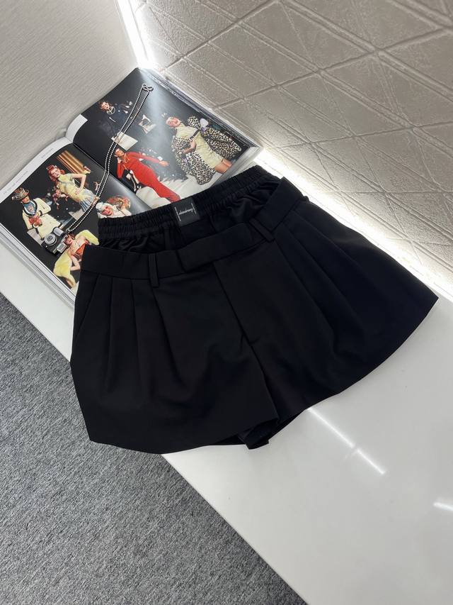 P230Alexander Wan*2025新品上架 高腰拼接西装短裤 定制Yb斜纹全棉材质 光泽品质 柔软舒适 高腰松紧短裤版型 利用弹性裤头皮带扣拉链裤头高