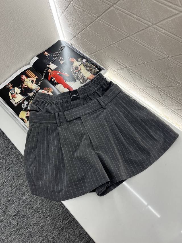 P230Alexander Wan*2025新品上架 高腰拼接西装短裤 定制Yb斜纹全棉材质 光泽品质 柔软舒适 高腰松紧短裤版型 利用弹性裤头皮带扣拉链裤头高