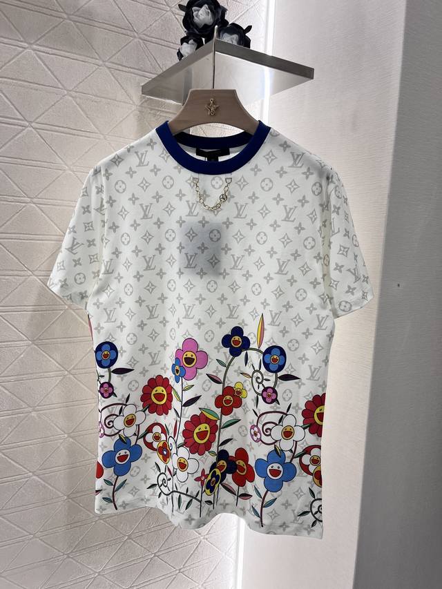 P180Louis Vuitto*2025新品上架 圆领印花链条 定制Yb斜纹全棉材质 透气舒适 质感十足 常规短袖T恤裁剪 凸显品牌格调 采用克重纯棉制成 略