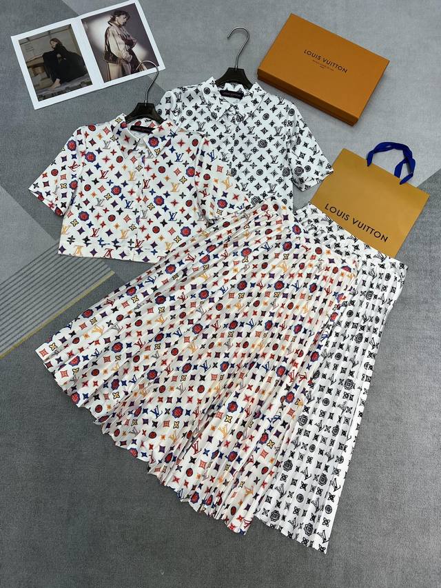 P400高品质Louis Vuitto* 25Ss春夏新款短袖衬衫+压褶半裙套装 印花图案工艺 时尚减龄 高品质 两色三码Sml