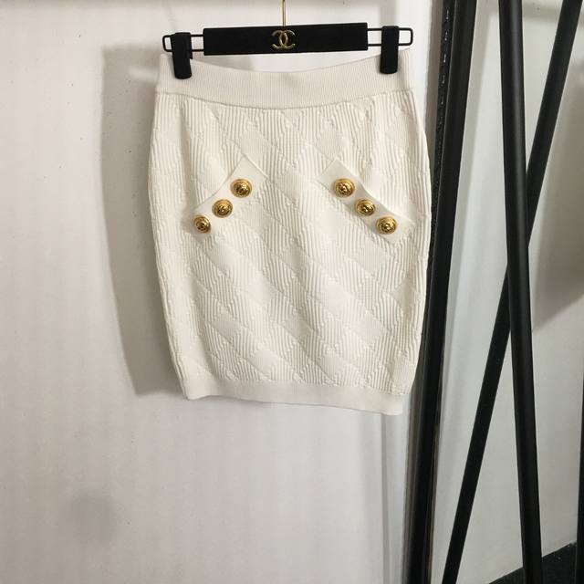 P170款号20250574 Balmai*新款 狮子头纽扣 包臀收腰针织短半裙，白色，咖色，蓝色，军绿色，黑色，Sml， M码；腰围66弹力，长47
