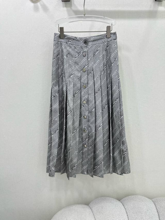P680 Louis Vuitto*25早春渡假新品100%真丝链条印花半裙 腰部褶皱显腰身 前排扣定制Logo五金 经典品牌调性链条印花 Logo暗藏其中 定