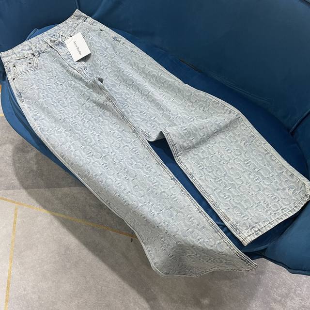 P250Acne Studio*24春夏满印提花牛仔长裤，不厚不薄布料让整个春夏个性十足版型十分修饰腿型百搭款，能驾驭任何风格极力推荐面料采用进口牛仔棉面料质感