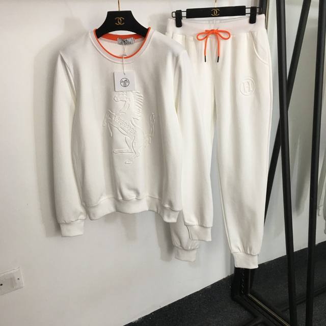 P250款号9718 Herme*新款运动套装，骏马提花图案套头长袖卫衣+抽绳松紧腰休闲长裤，白色，橘色，黑色，S-Xxl， L码；肩宽40，胸围102，袖长6