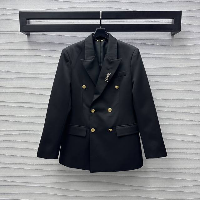 P380Ysl Saint Laurent*2025新品上架 翻领双排扣胸针西服 定制Yb进口西装材质 舒适有型 质感十足 面辅料开发 翻领廓形西装外套剪裁 定