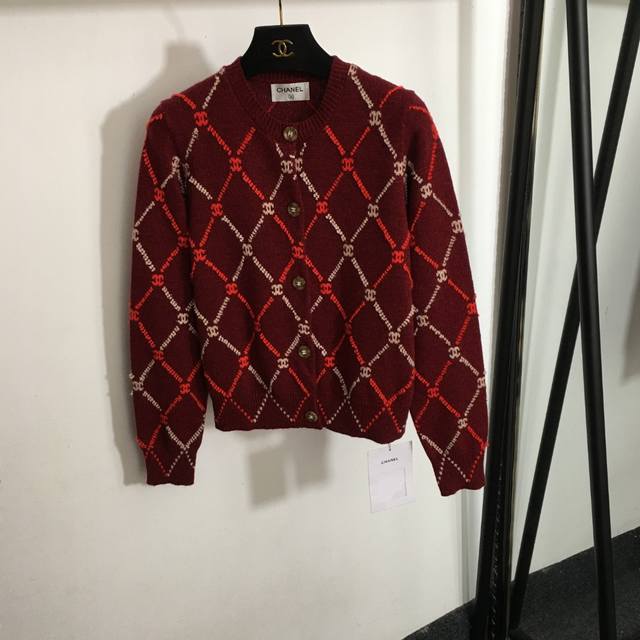 P310款号4747 Chane*新款 小香风菱格子长袖羊毛针织开衫，红色，蓝色，36 38 40， 38码；肩宽36，胸围96，袖长60，衣长53