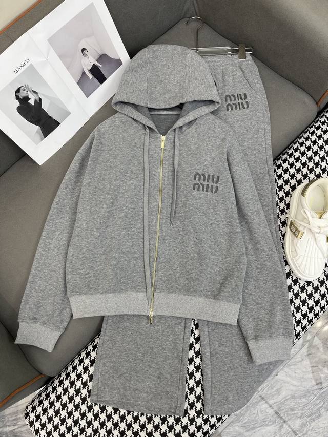 P490Miumi* 25Ss新款连帽外套阔腿裤套装 字母印花装饰 休闲款 单色三码Smla807P