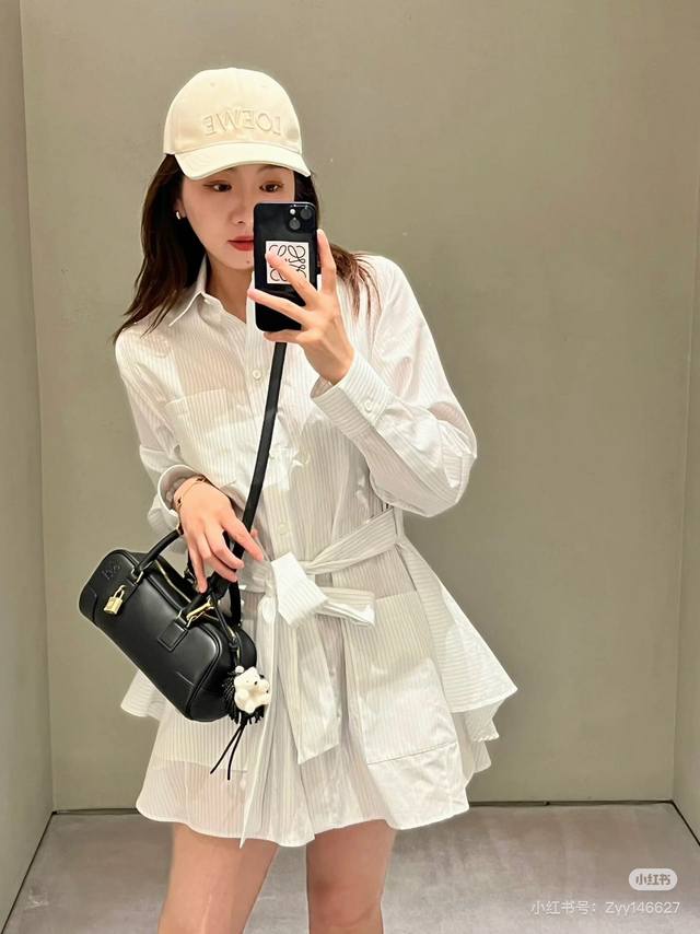 P340Lowe* 25Ss新款翻领条纹连衣裙 Logo绣花装饰 搭配本身布腰带 单色三码Sml