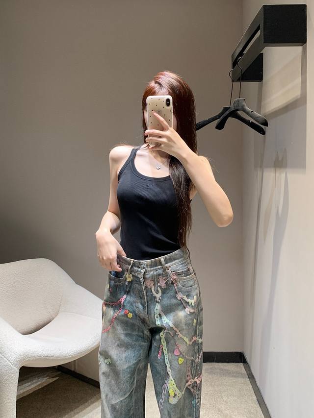 P170 Dio* 25Ss早春新品 Cd蜜蜂刺绣休闲小背心丨独家高版出品！王炸设计感 3D剪裁出型效果 量身定做般的舒适 万能百搭 时髦洋气、露腰又显瘦！上身