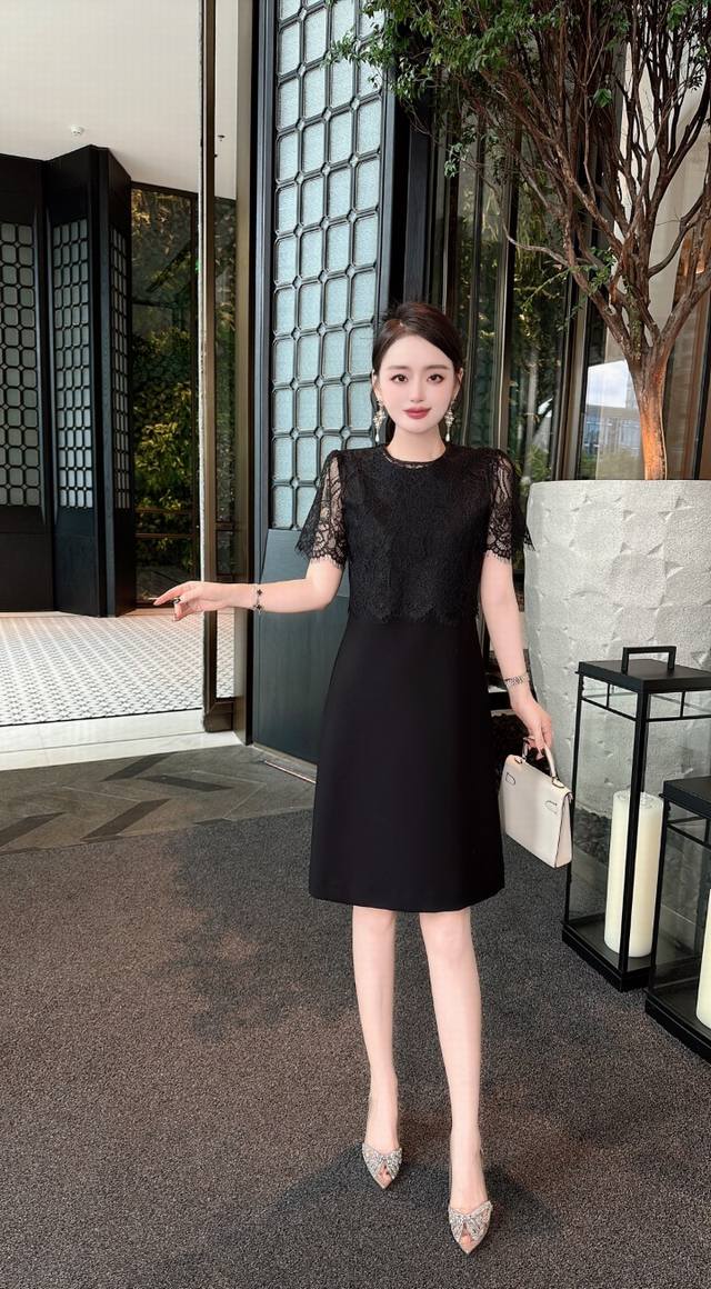 P230 黑色 杏色 S-Xxl ――2025春夏新款小香风气质高贵淑女，精致圆领+搭配披风蕾丝两件套纯色连衣裙质量版型非常棒~ 优雅女人味，优雅干练~ ~ 超