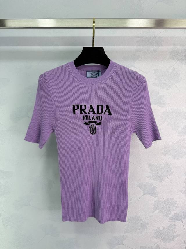 *新款短袖 上身显瘦超級显肤白 色碼 。 P200
