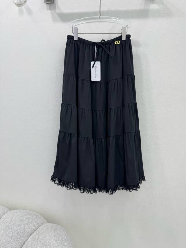 P220Dio*25春夏新款超大摆半裙，腰头抽绳松紧腰 金属Cd Logo装饰 橡筋拼接褶皱高腰下摆蕾丝边长款塔A字半身裙 上身超级遮肉显瘦 巨好搭配的一系列单
