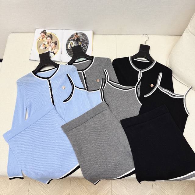 P380独家款～～ C家 25Ss 春夏最新款Vintage针织套装圆领修身针织开衫+吊带+半裙 温柔复古风～～经典小圆领休闲百搭 基础色随意搭配都不会出错！这