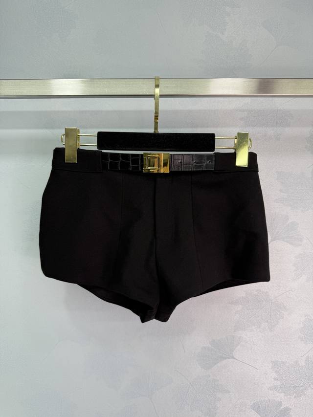 P310Saint Laur*Nt 25Ss春夏新款 豹纹印花真丝挂脖小背心+短裤丨独家高版出品！定制重磅真丝，系腰带立体剪裁纬度较大，包容性强，挂脖设计度假休