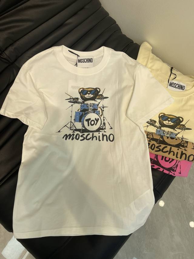 P120Mos*25春夏新款打鼓小熊印花短袖T恤。进口纯棉面料，经典版型百搭不挑人，上身非常漂亮！Sml Aa