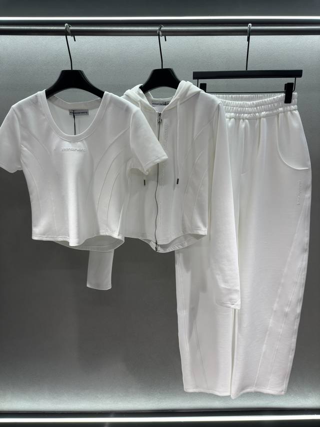 ～～～～ 2660 Spring And Summer～～～～ Pt恤100、P外套170、P长裤170！ 大王鱼骨运动套装，宽松版型， 松弛感的天花板！ 三色